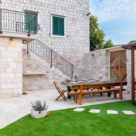 Stefi Villa
