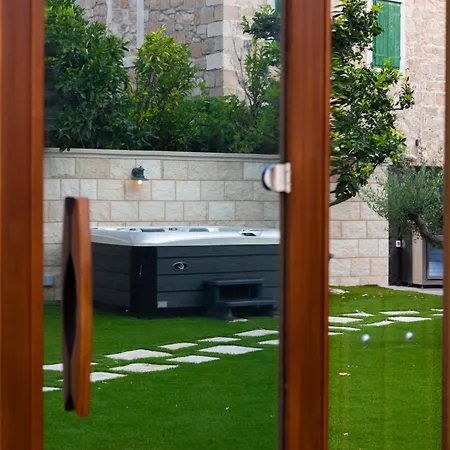 Stefi Villa Postira