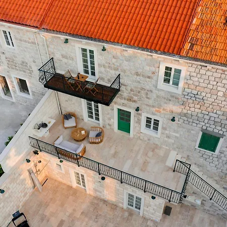 Stefi Villa